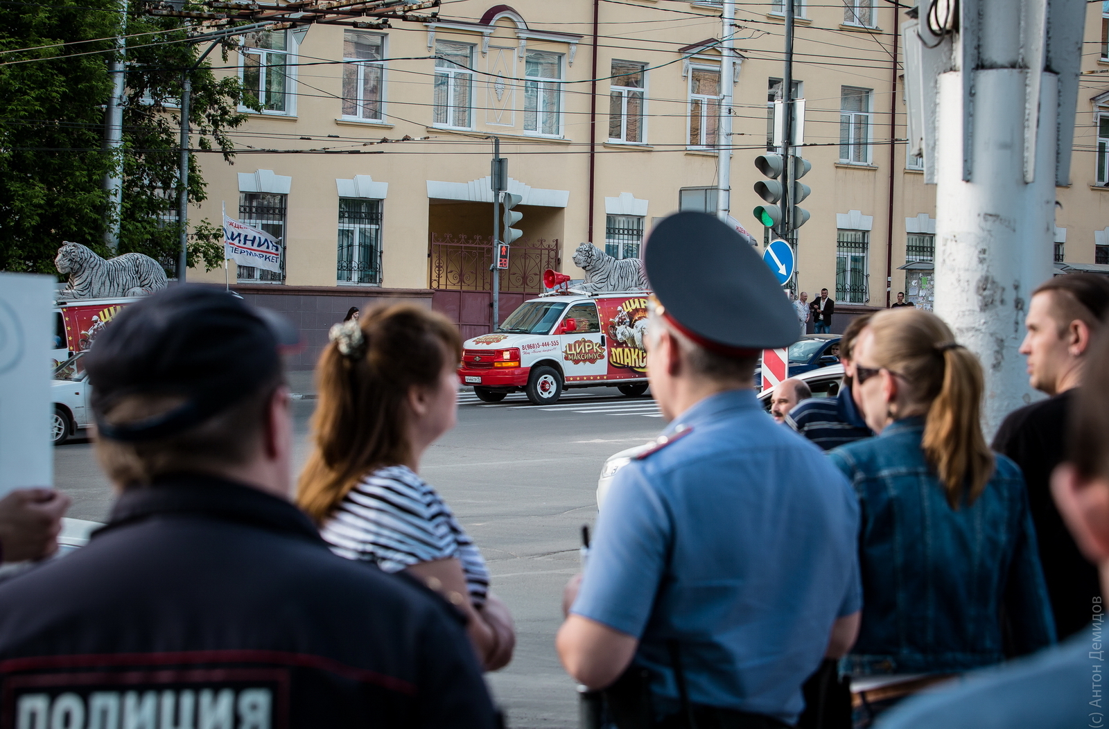 Улица полиции. Полиция на улице. Полиция на улицах женщины.