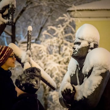 Памятники, Снегопад