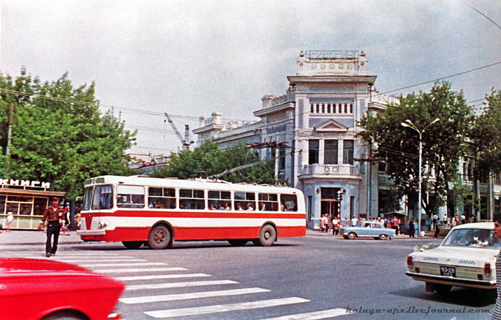 Старая калуга фото. Калуга 70е. Калуга 70 е годы. Калуга 1990. Ретро троллейбус Калуга.