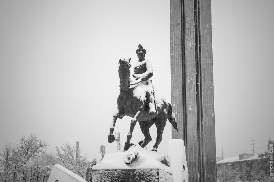 Памятники, Площадь Победы, Снегопад