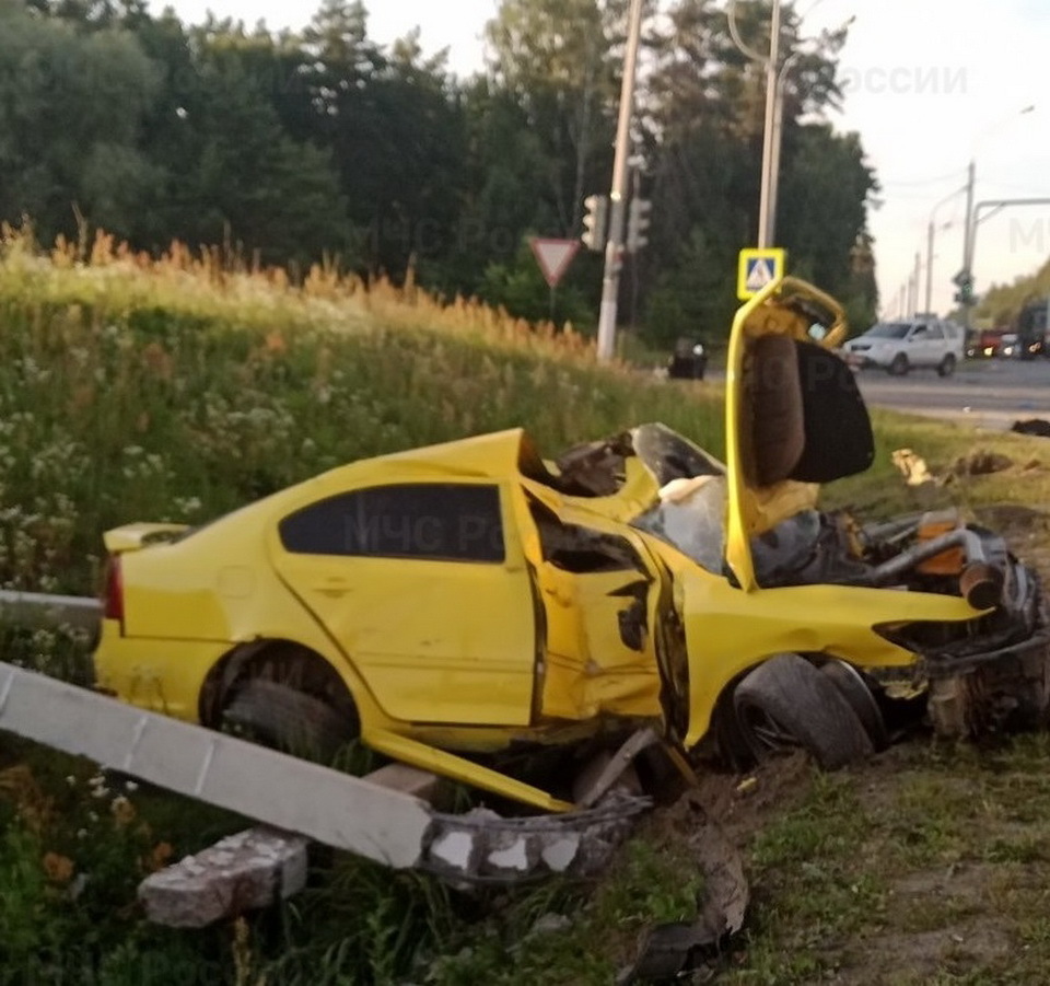 Семерку» разорвало после ДТП на трассе М3 «Украина». Водитель погиб –  Калуга 24