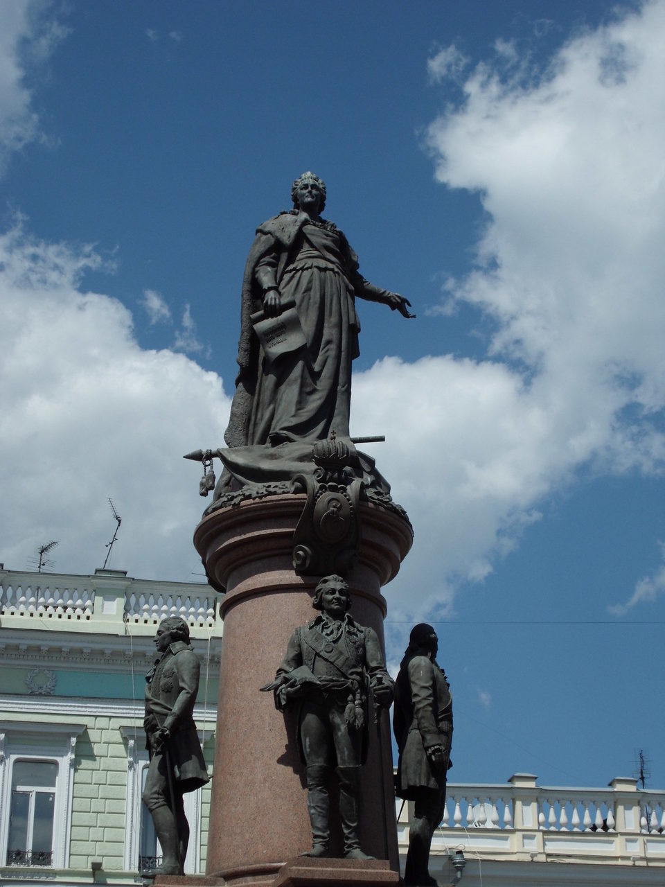 Военная операция на Украине, Общество, Памятники, Происшествия