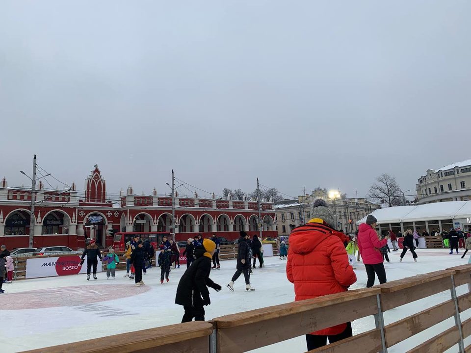 Катки и коньки, Новый год, Общество