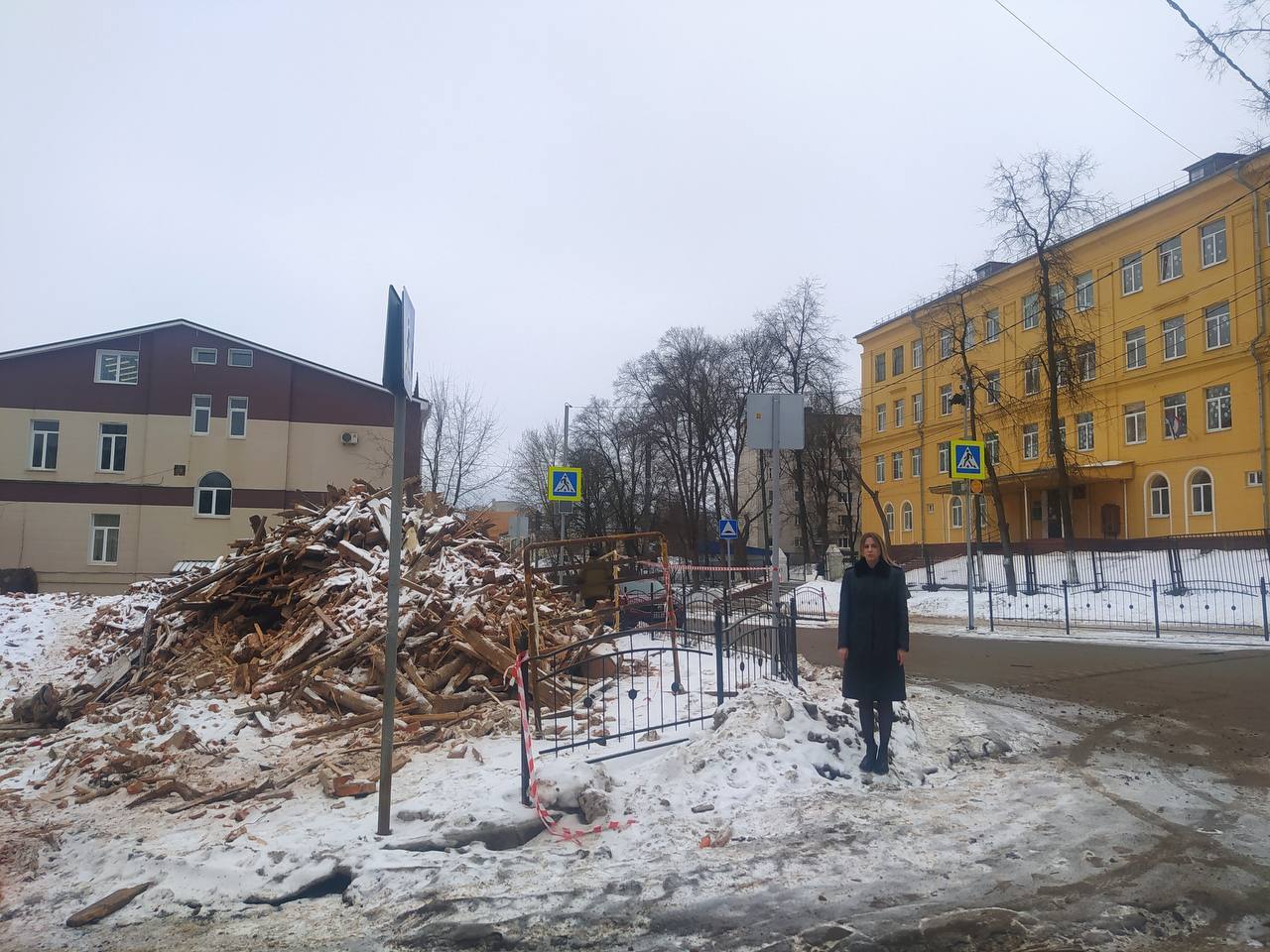 Снос калужской. Школу сносят. Здание прокуратуры. Снос дома. Калуга пятиэтажки.