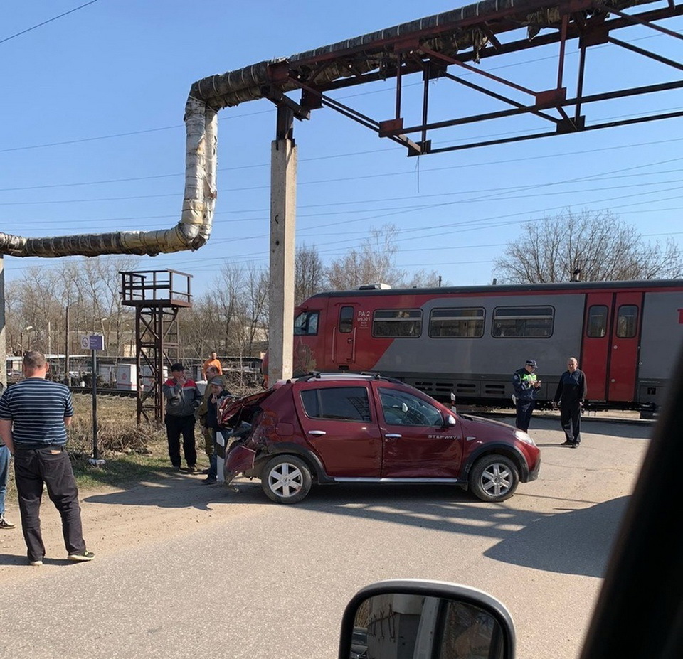 Renault попал под поезд на железнодорожном переезде – Калуга 24