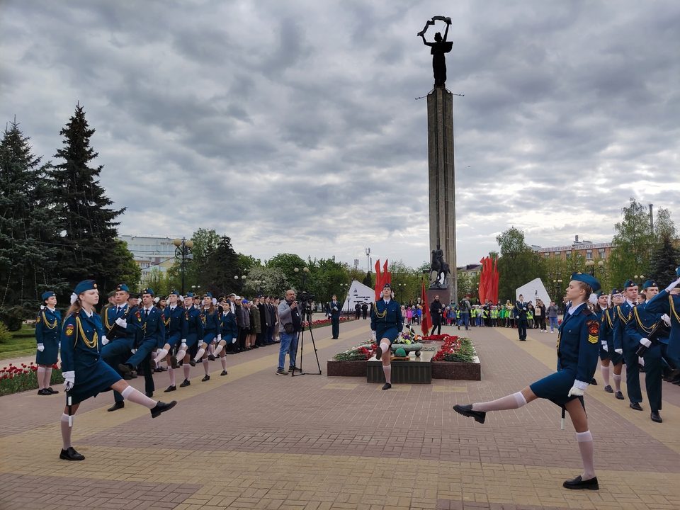 День Победы, Общество, Площадь Победы