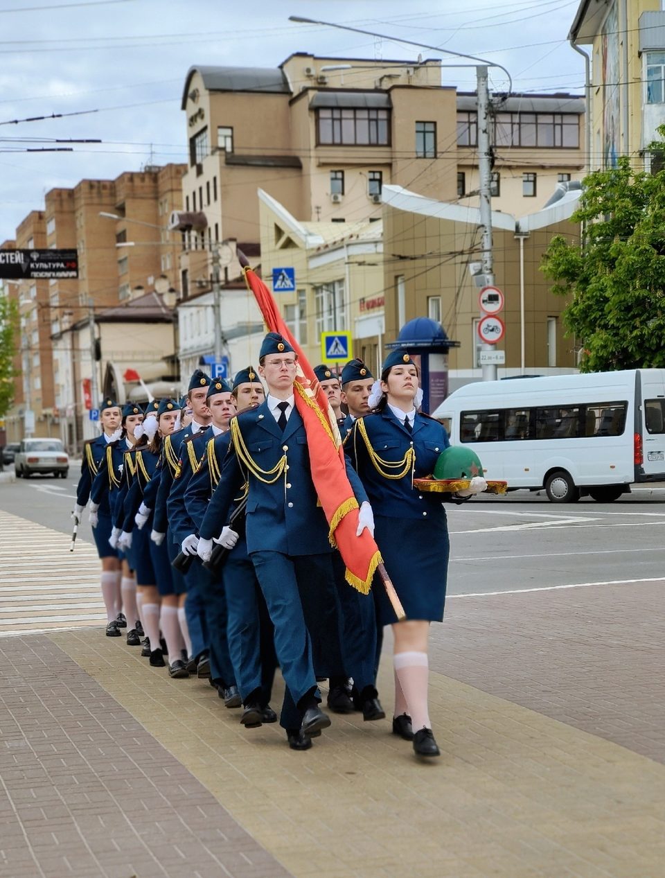 День Победы, Общество, Площадь Победы