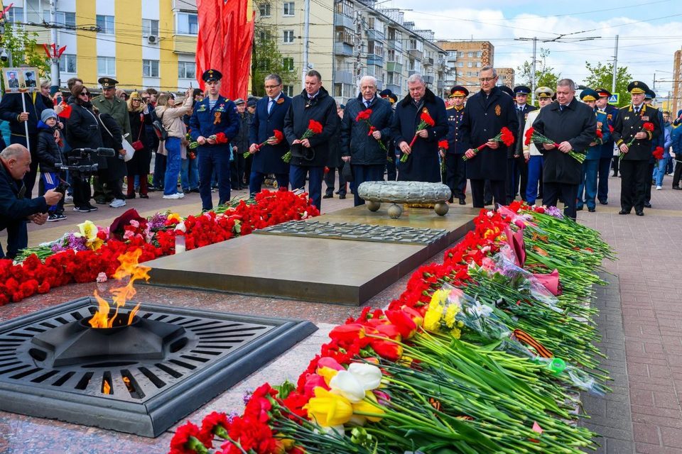 День Победы, Общество