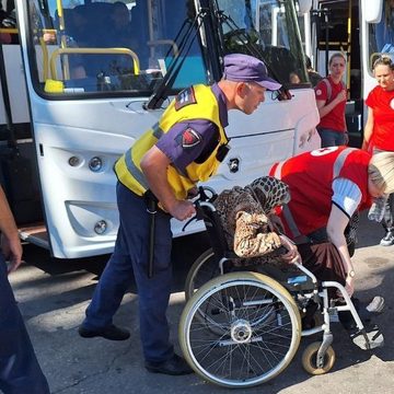 Беженцы, Военная операция на Украине, Общество