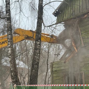 Аварийное жилье, Общество