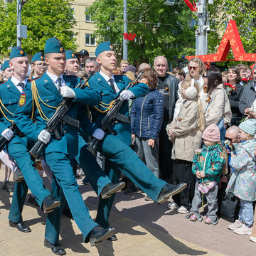 День Победы, Общество