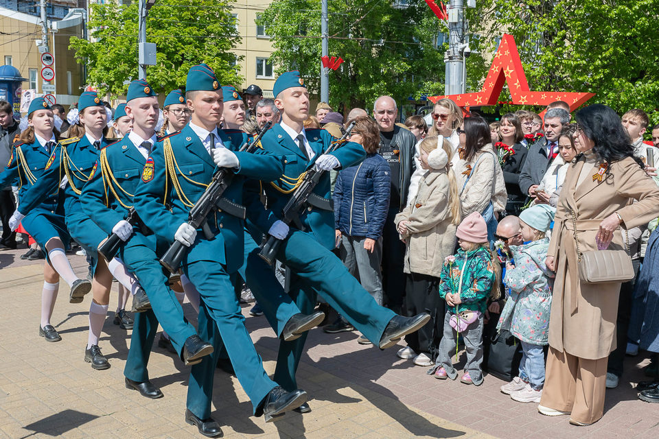 День Победы, Общество