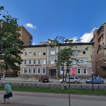 Общество, Памятники