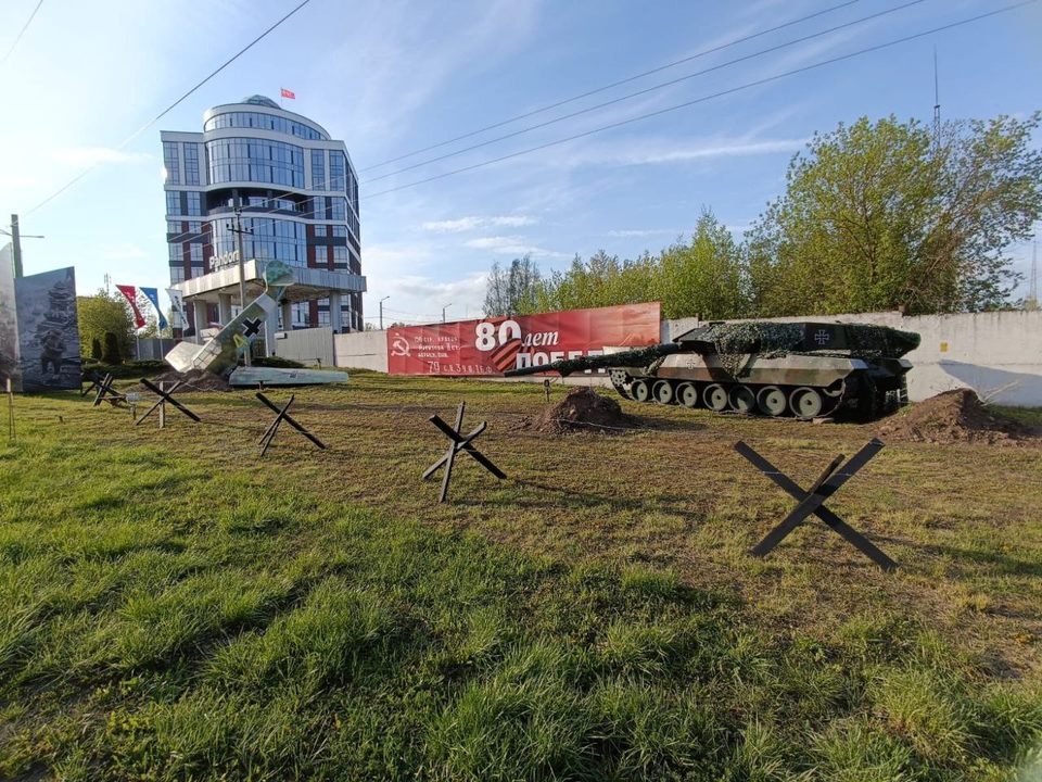 День Победы, Общество