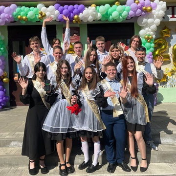 Выпускной, Общество