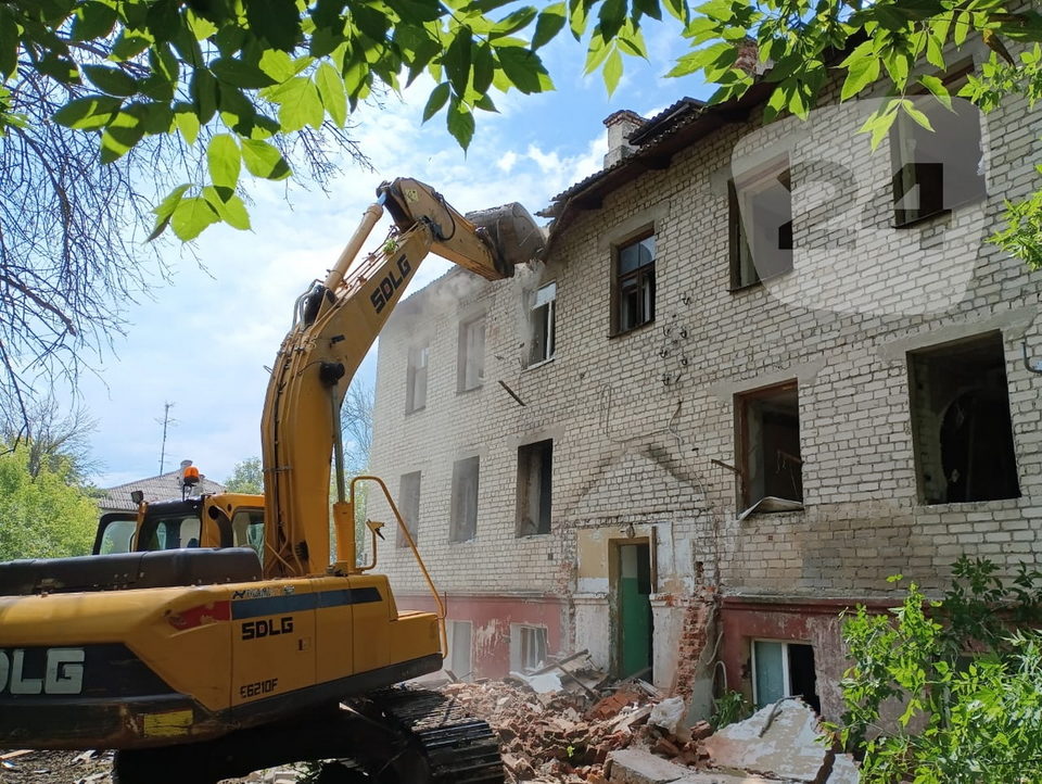 Аварийное жилье, Общество