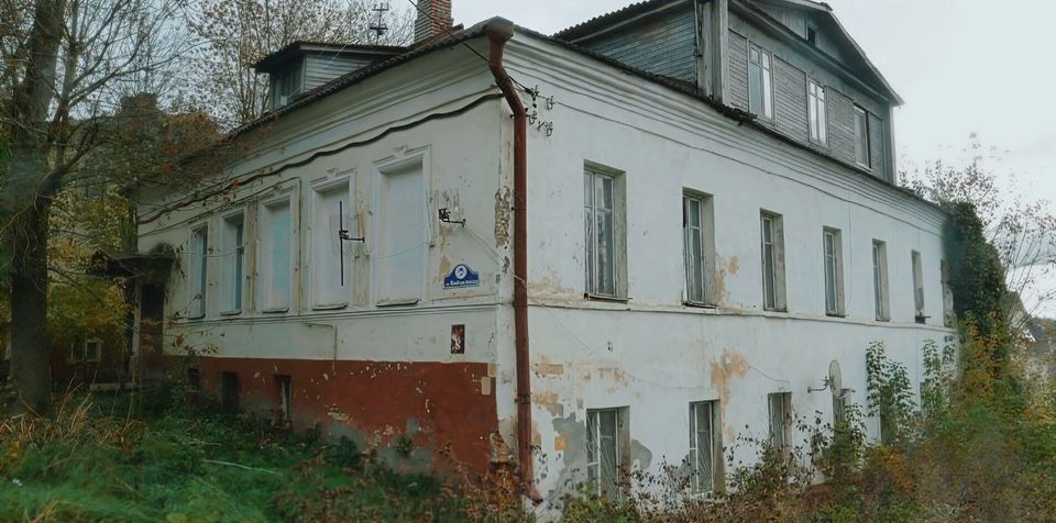 Памятники