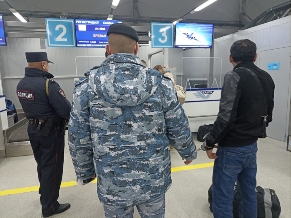 Мигранты, Калужская область, Судебные приставы