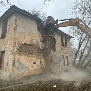 Аварийное жилье, Общество
