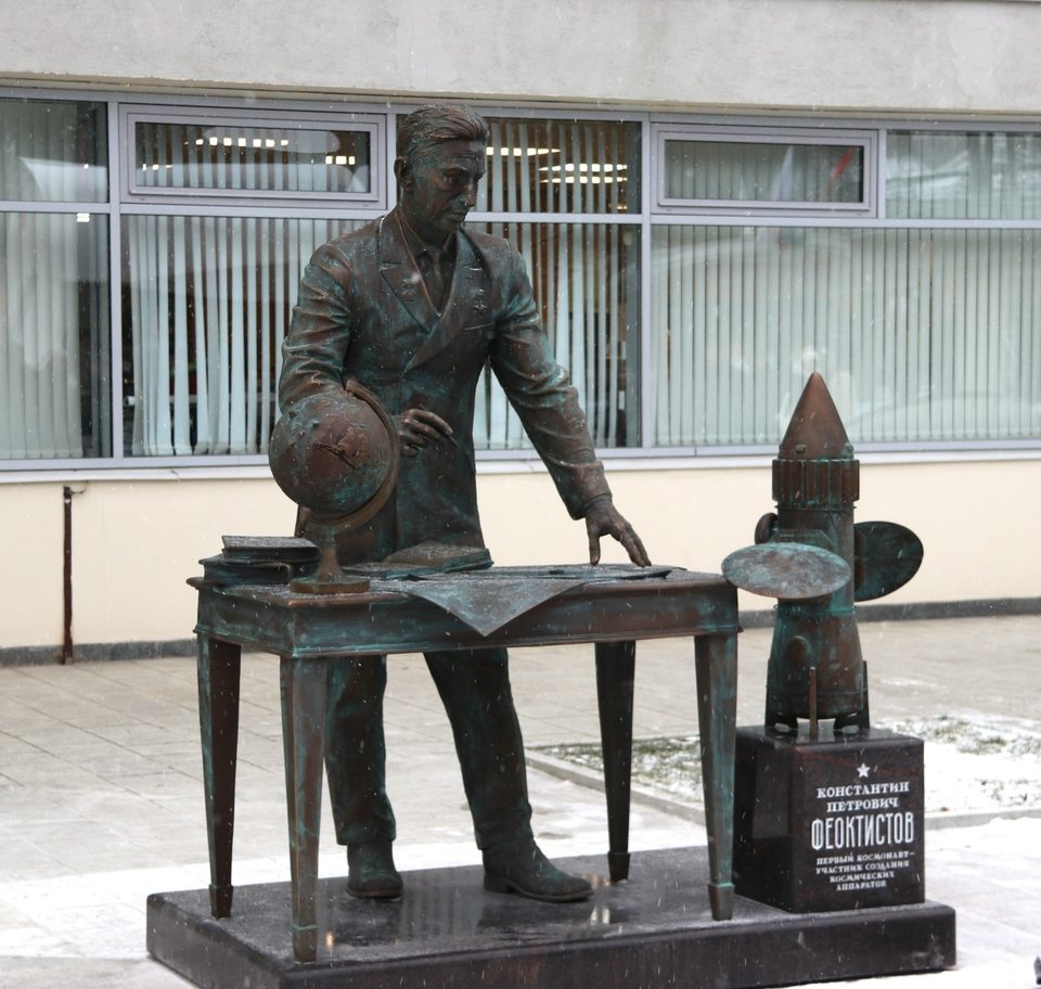 Культура, Памятники, Алексей Комов