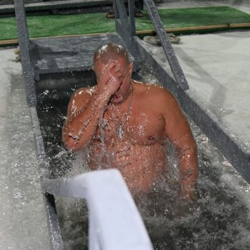 Крещение, Общество