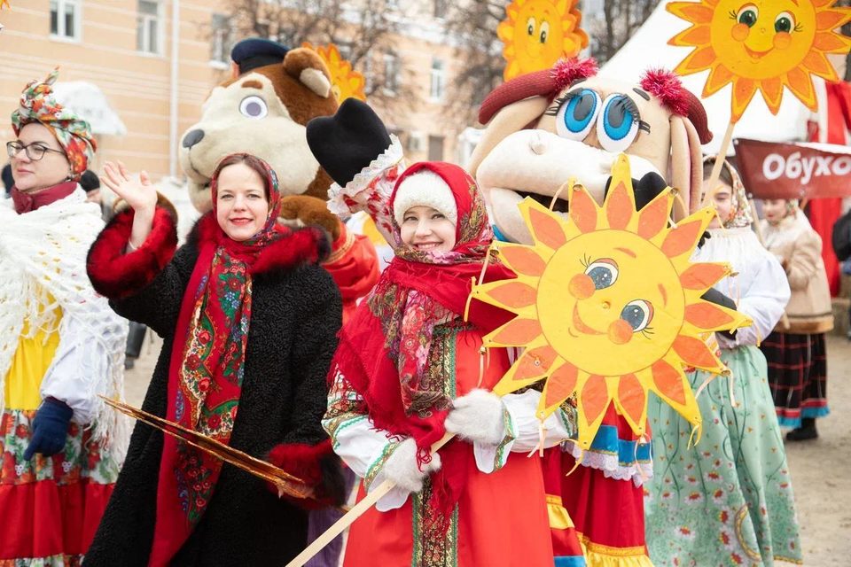 Масленица, Общество