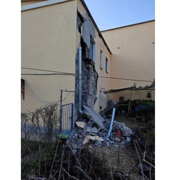 Общество, Памятники