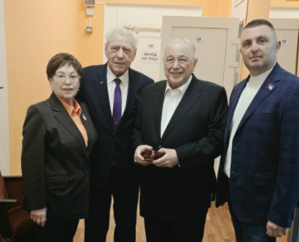 Общество, Николай Алмазов