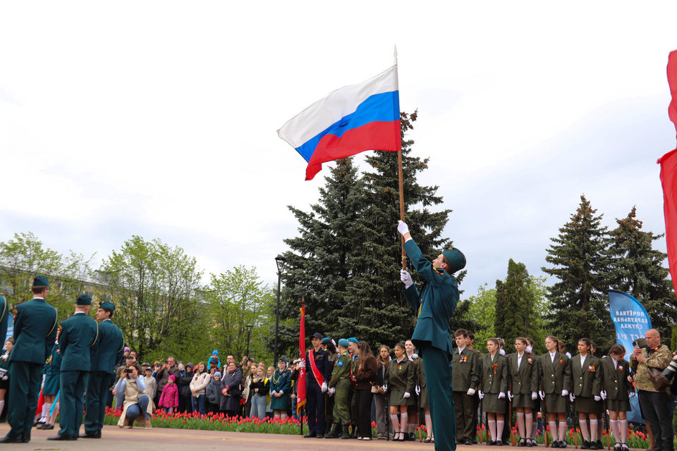 День Победы, Общество