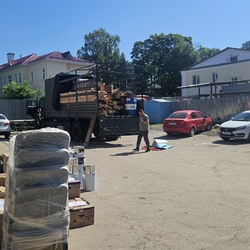 Гуманитарная помощь, Анна Чернова, Владимир Цуканов, Николай Владимиров, Областная клиническая стоматологическая поликлиника
