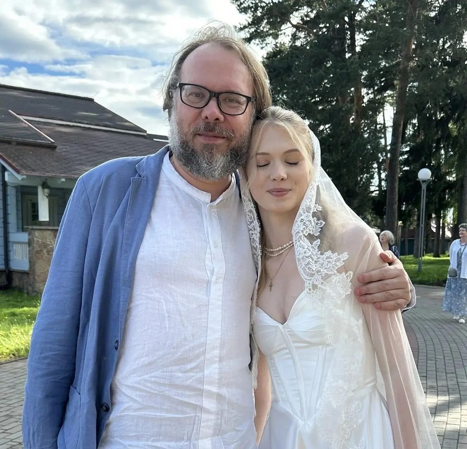 Общество, Алексей Комов