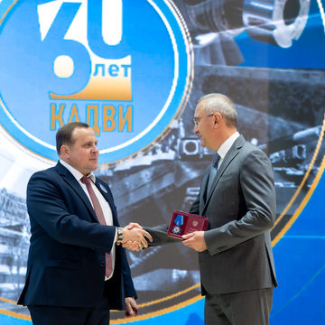 Экономика, Владислав Шапша, Завод КАДВИ