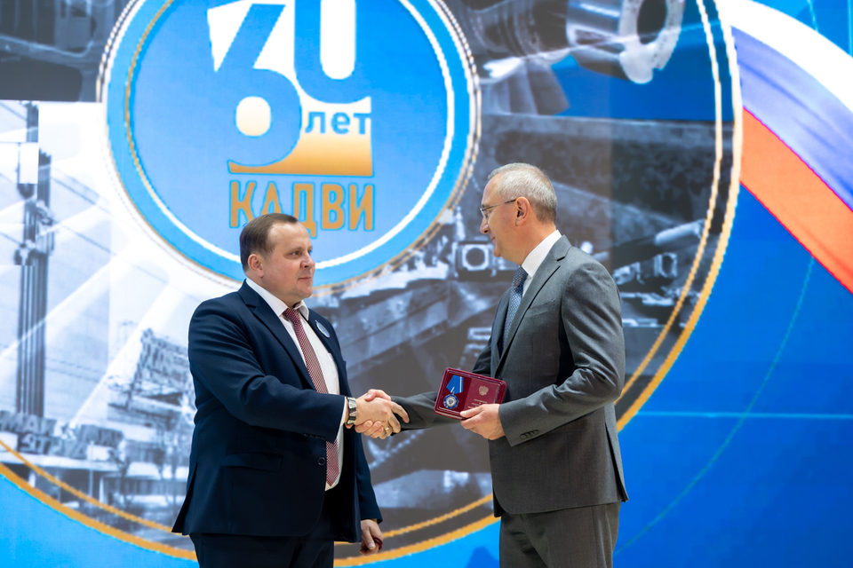 Экономика, Владислав Шапша, Завод КАДВИ