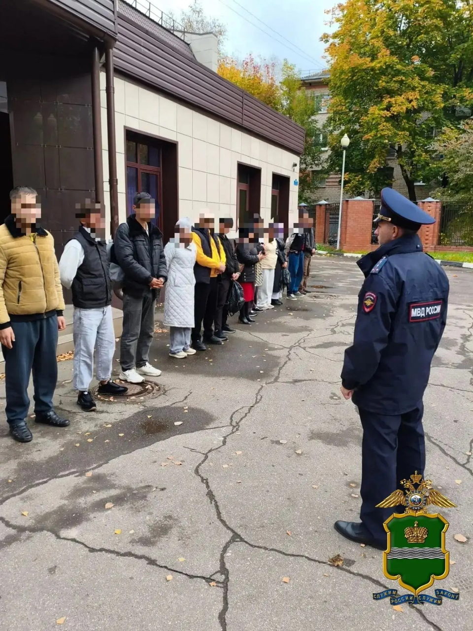 Мигранты, Общество, Полиция
